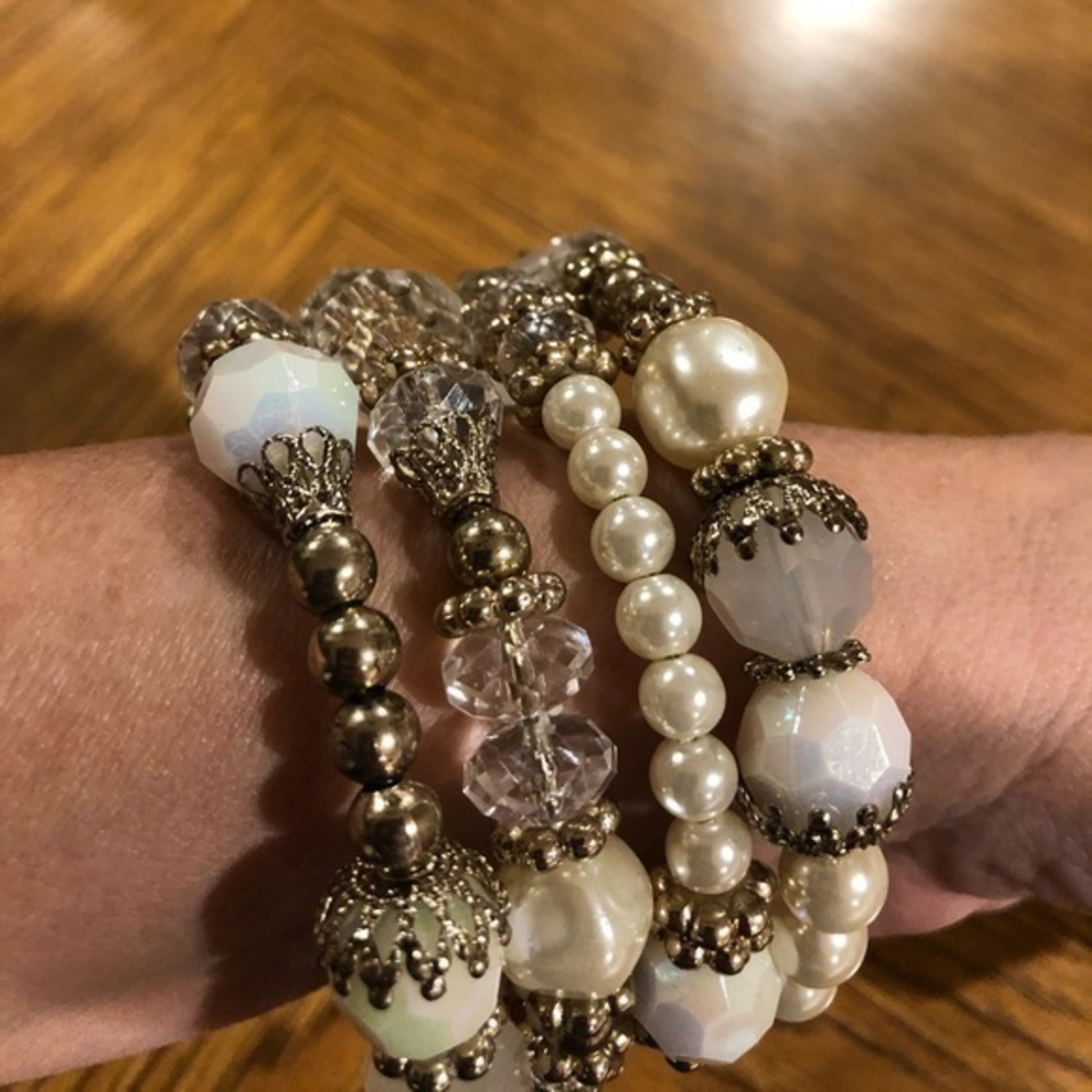 Gold and faux pearl bracelet- costume‎ jewelry